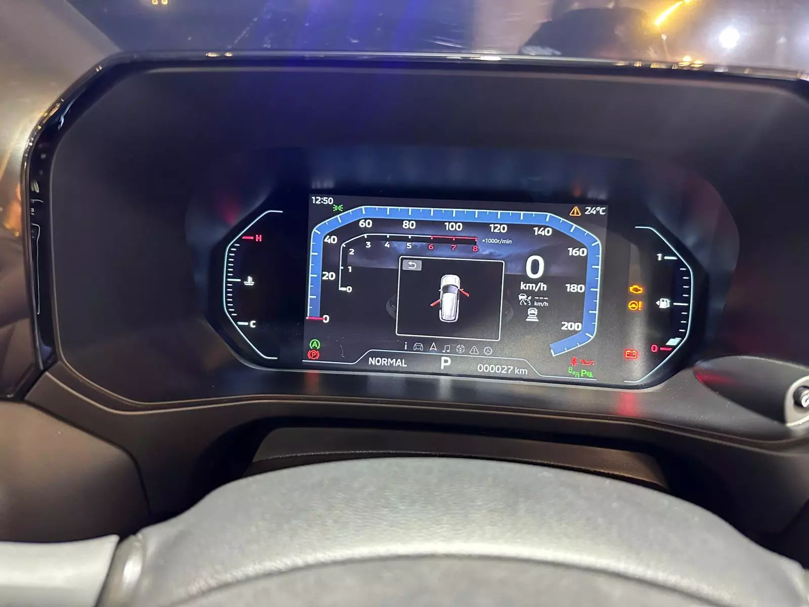  màn hình cảm ứng trung tâm 12.3 inch.